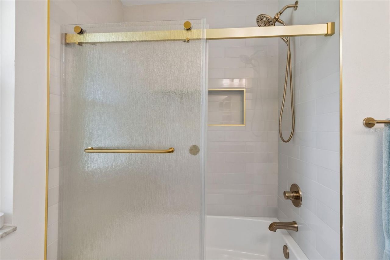 4185 Whiting Drive Se, Saint Petersburg, FL 33705 Photo