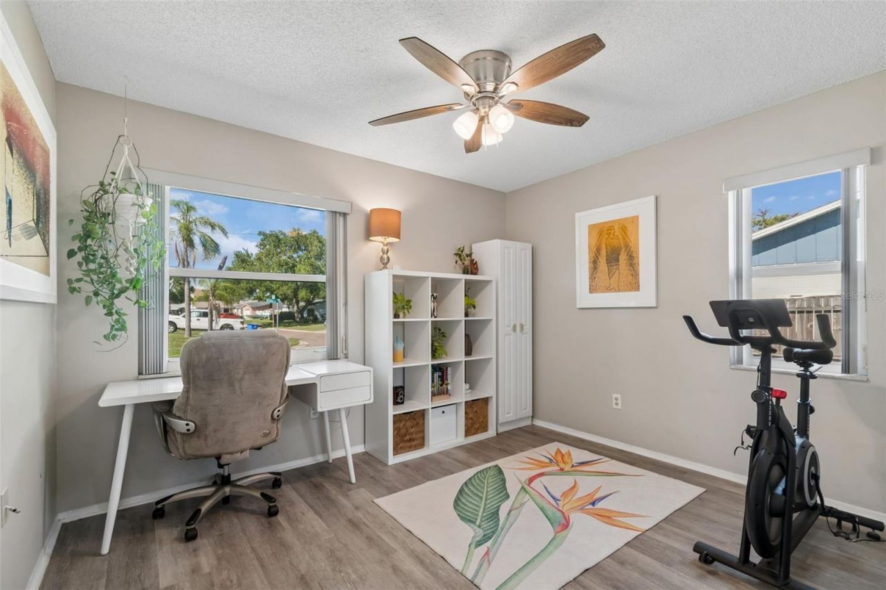 4185 Whiting Drive Se, Saint Petersburg, FL 33705 Photo