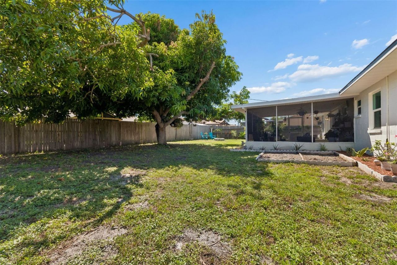 4185 Whiting Drive Se, Saint Petersburg, FL 33705 Photo