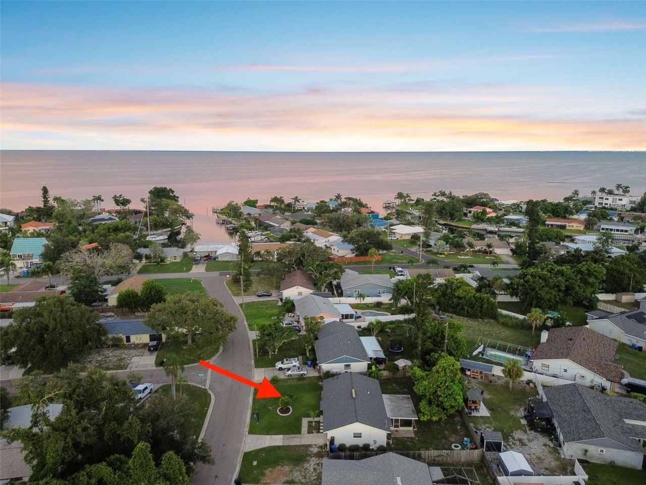 4185 Whiting Drive Se, Saint Petersburg, FL 33705 Photo