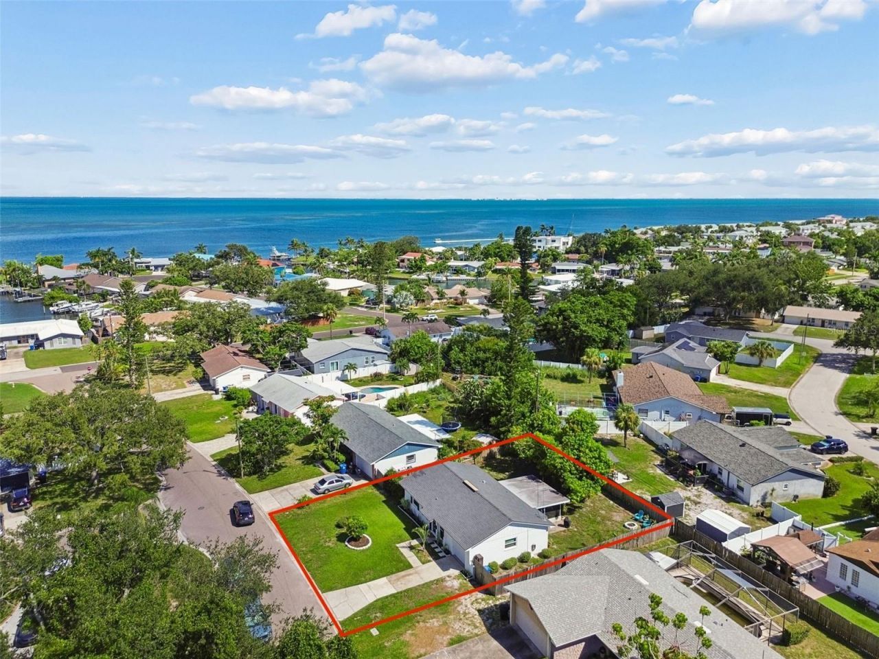 4185 Whiting Drive Se, Saint Petersburg, FL 33705 Photo