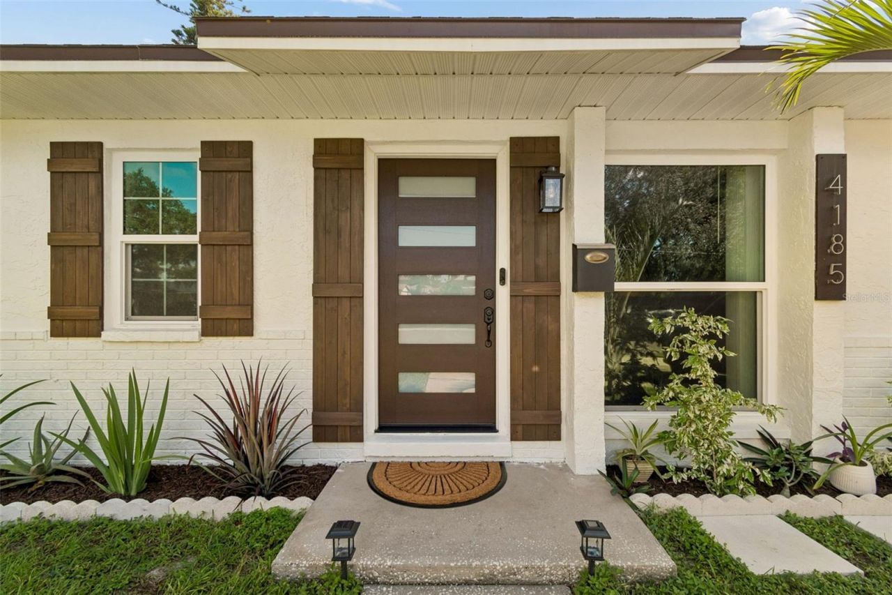 4185 Whiting Drive Se, Saint Petersburg, FL 33705 Photo