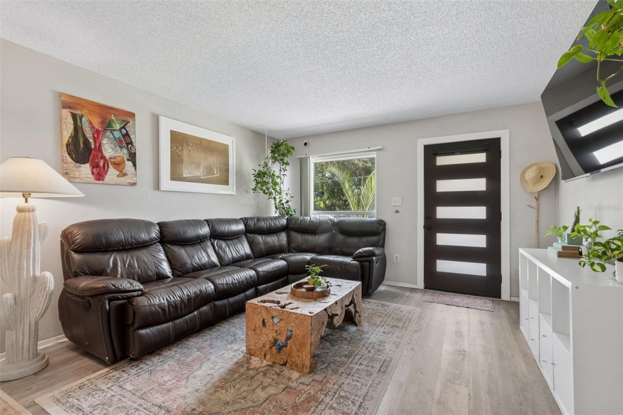 4185 Whiting Drive Se, Saint Petersburg, FL 33705 Photo