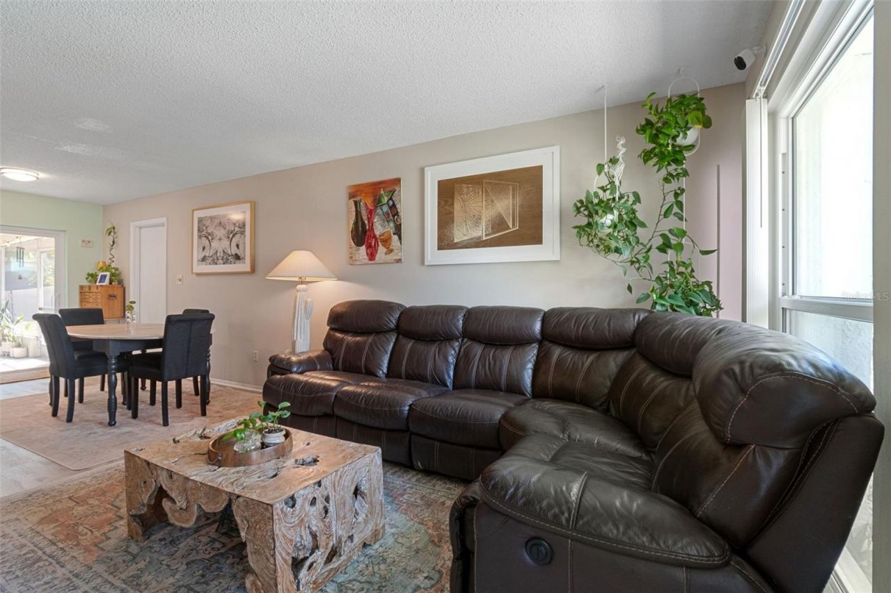 4185 Whiting Drive Se, Saint Petersburg, FL 33705 Photo
