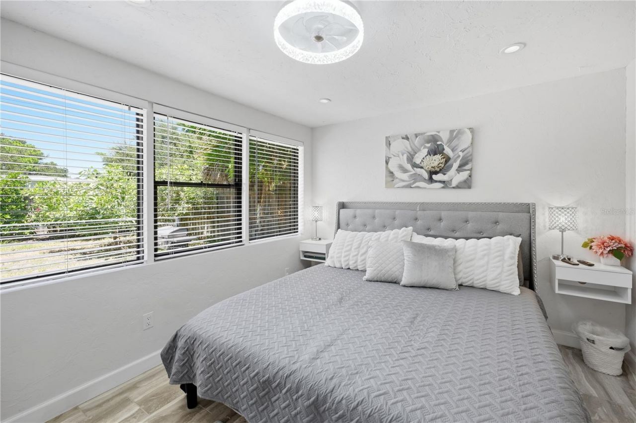 4925 Remington Drive, Sarasota, FL 34234 Photo