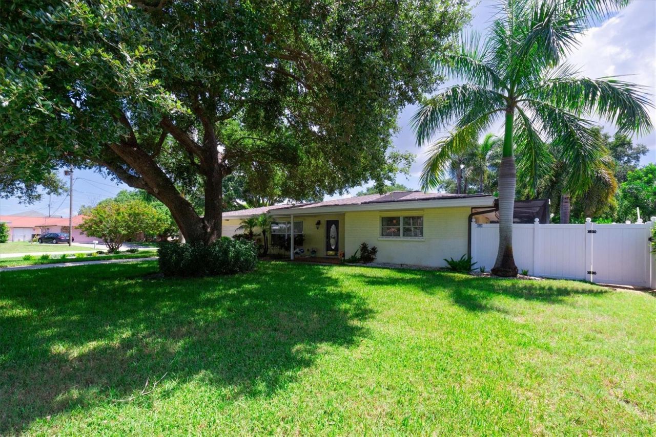 1901 Marlin Drive, Belleair Bluffs, FL 33770 Photo