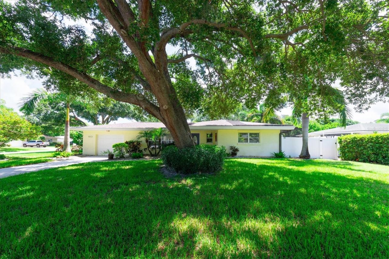 1901 Marlin Drive, Belleair Bluffs, FL 33770 Photo