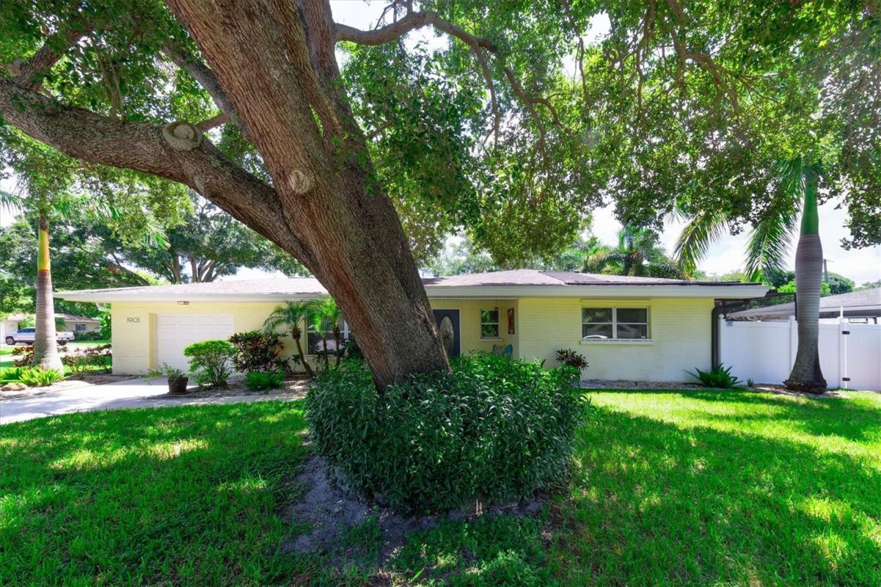 1901 Marlin Drive, Belleair Bluffs, FL 33770 Photo