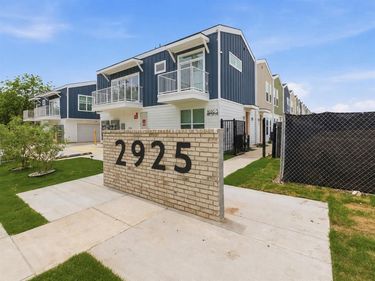 2925 Spruce Valley Lane , Unit 301, Dallas, TX 75233