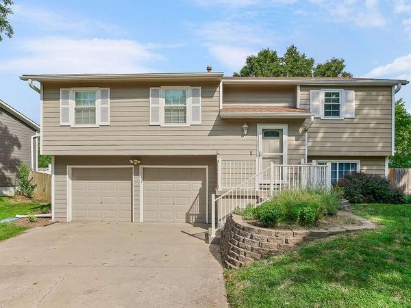 740 E Valerie Lane, Gardner, KS 66030