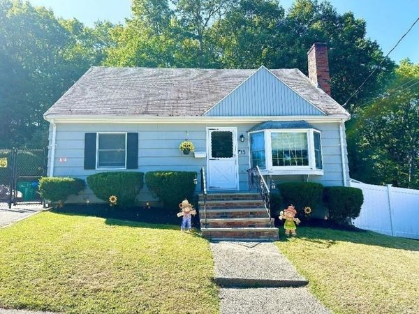 15 Cannon Rock Road, Lynn, MA 01904