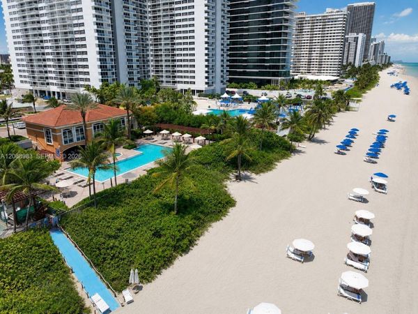2069 S Ocean Dr , Unit TH18, Hallandale Beach, FL 33009