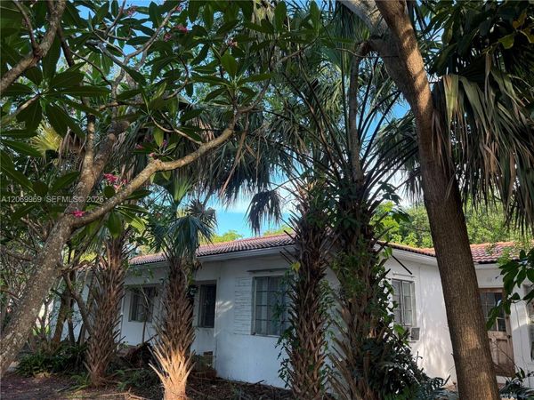 1120 NE 115th St , Biscayne Park, FL 33161