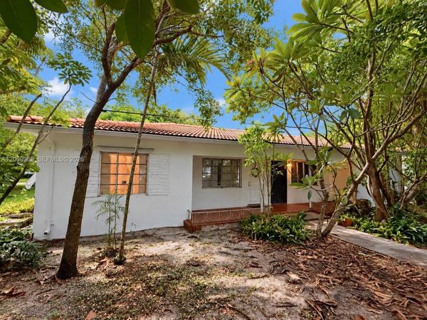 1120 NE 115th St, Biscayne Park, FL 33161