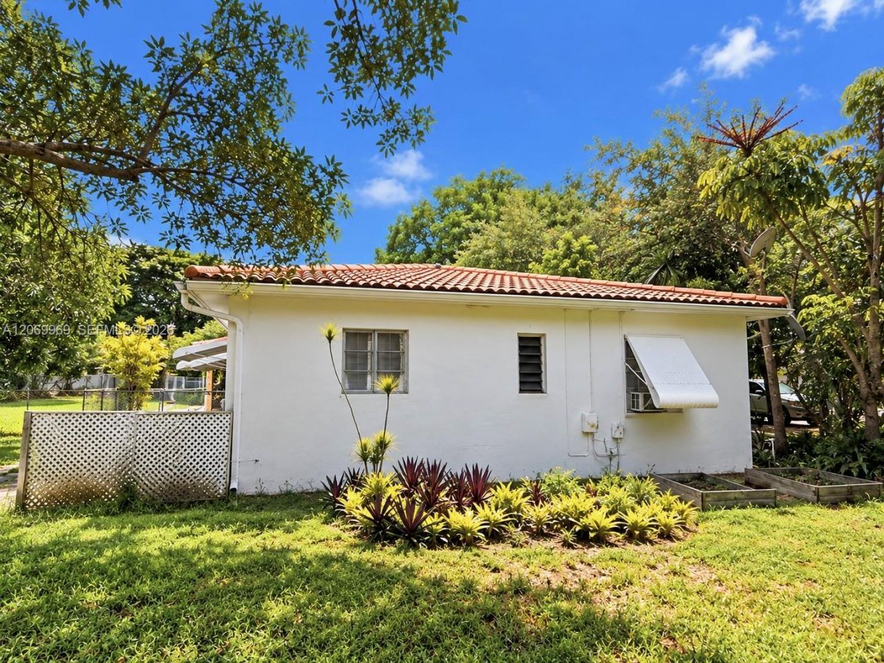 1120 NE 115th St, Biscayne Park, FL 33161 Photo