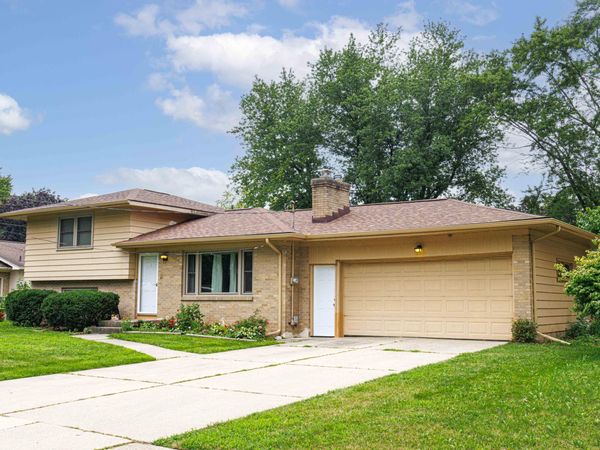 4545 Bonnie Avenue SE, Kentwood, MI 49508
