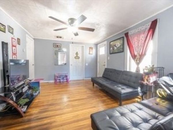 3 Dean St, Southbridge, MA 01550