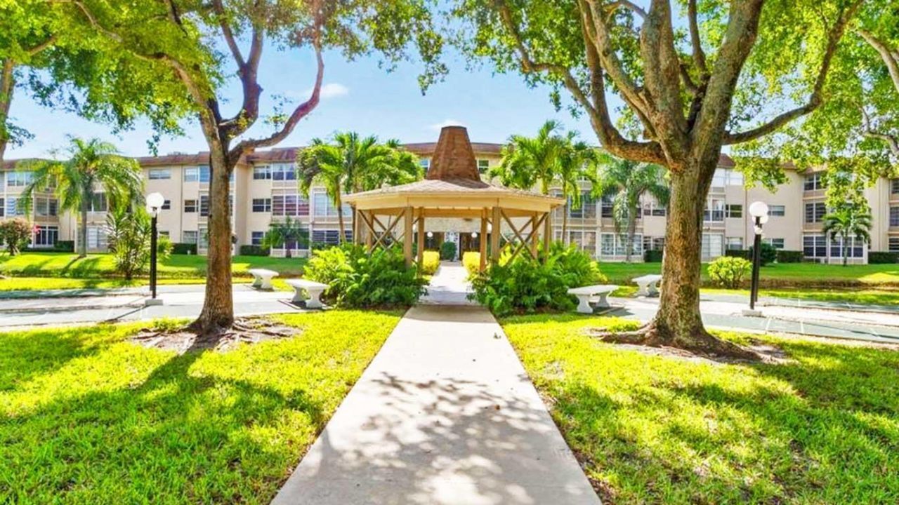 3401 NW 47th Avenue, Unit 401, Lauderdale Lakes, FL 33319 Photo