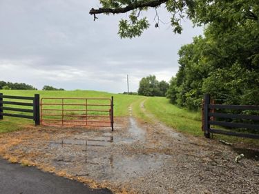 811 Hickory Ridge Road, Waddy, KY 40076
