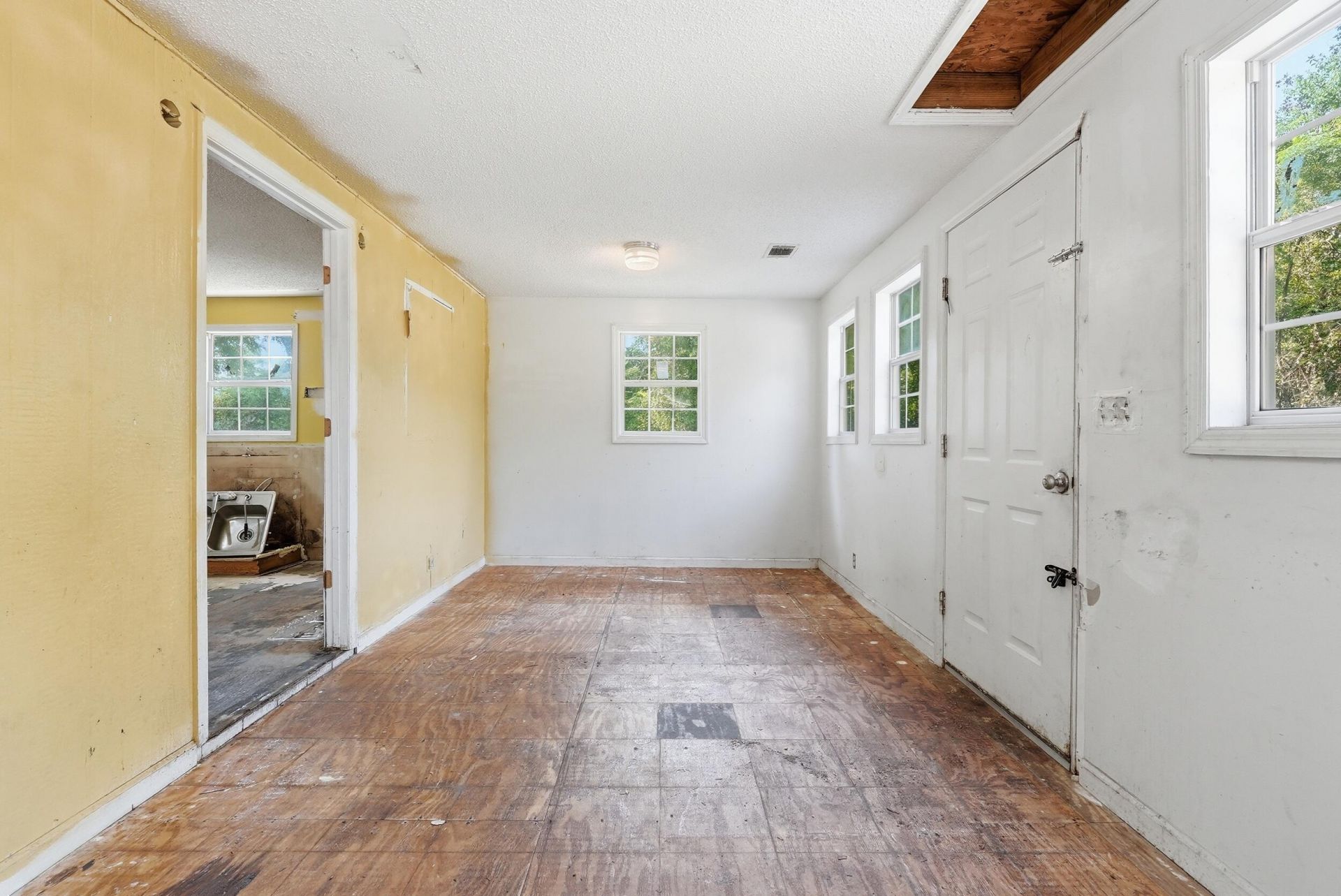 125 Lewis Street Photo 12