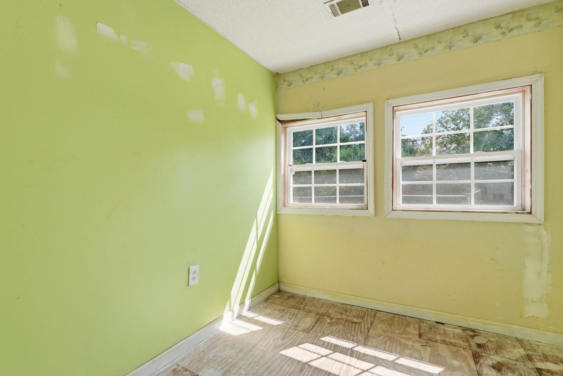 125 Lewis Street Photo 5