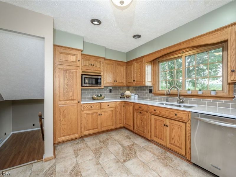 496 Howe Road, Kent, OH 44240 Photo 10