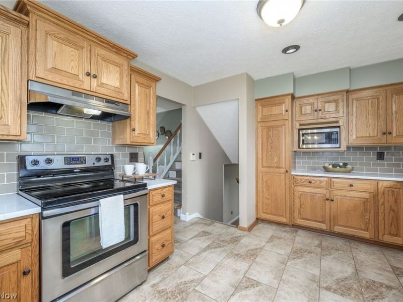 496 Howe Road, Kent, OH 44240 Photo 9