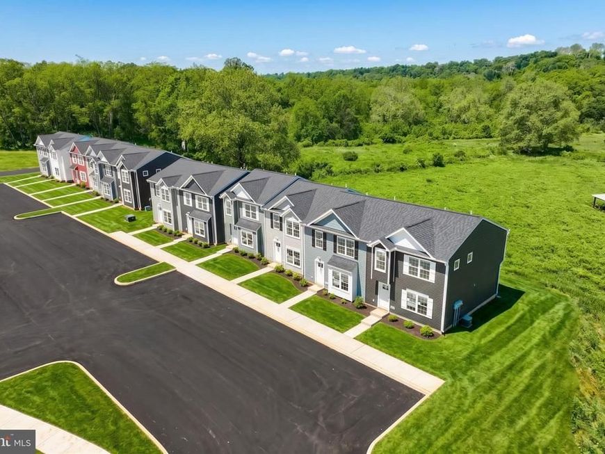 157 Spanglers Mill Rd, Unit 220, New Cumberland, PA 17070 Main Photo