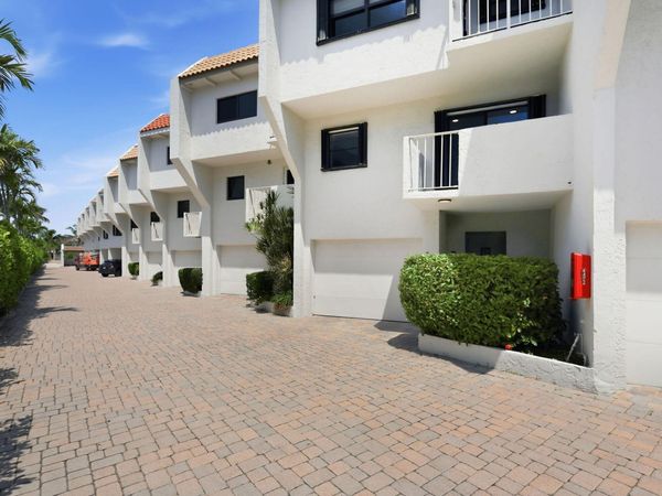 1222 Hillsboro Mile, Unit 15, Hillsboro Beach, FL 33062