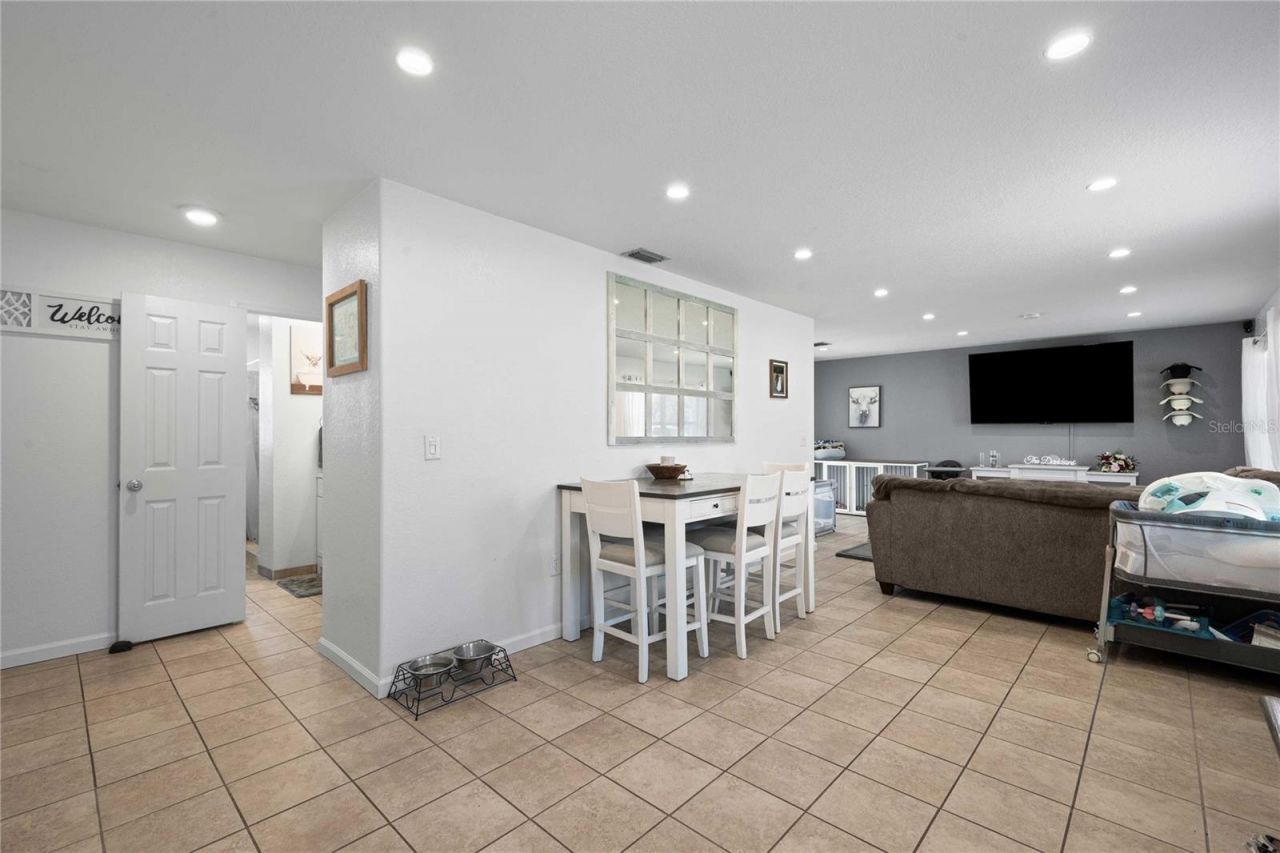 1056 Cr 463 , Lake Panasoffkee, FL 33538 Photo