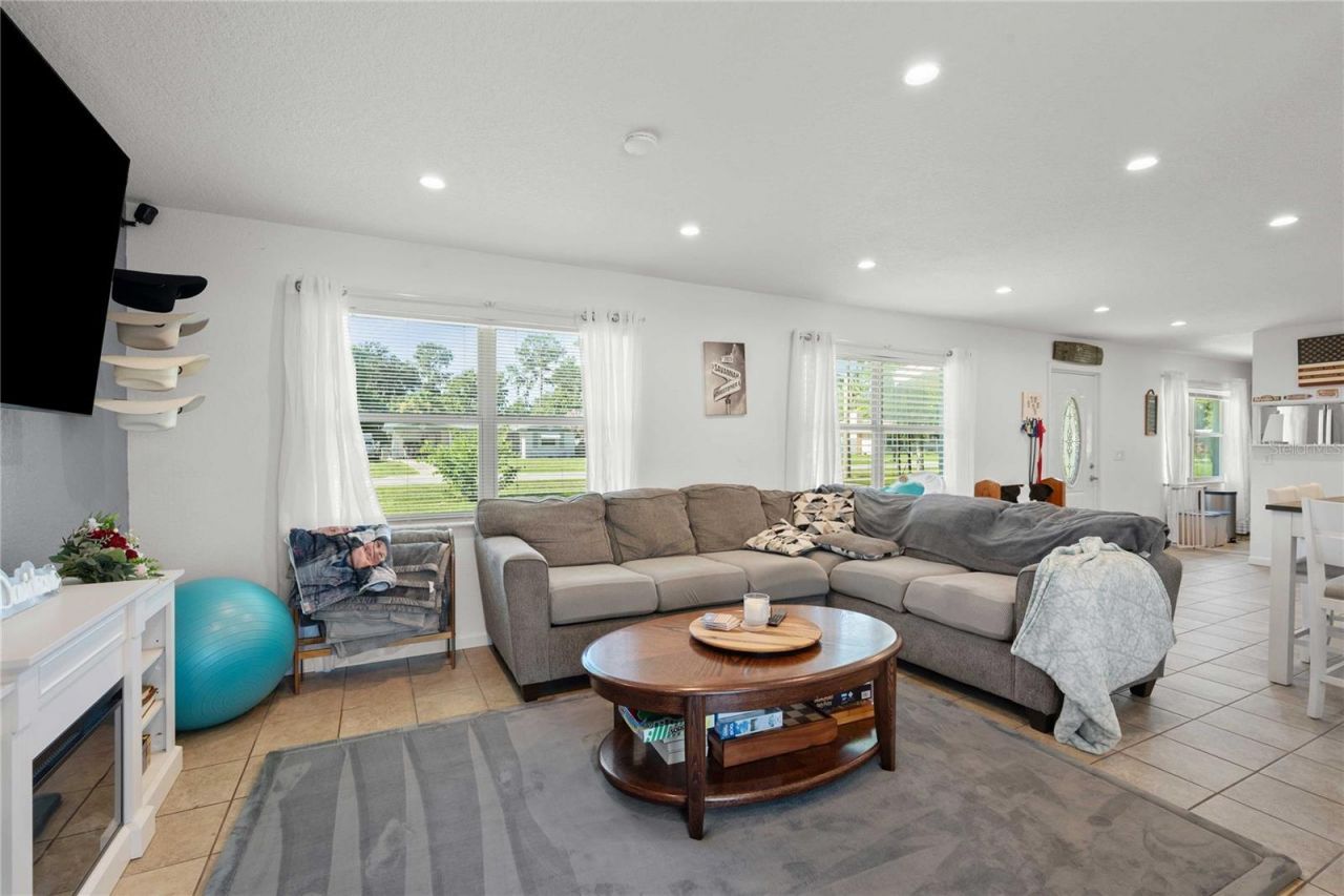 1056 Cr 463 , Lake Panasoffkee, FL 33538 Photo