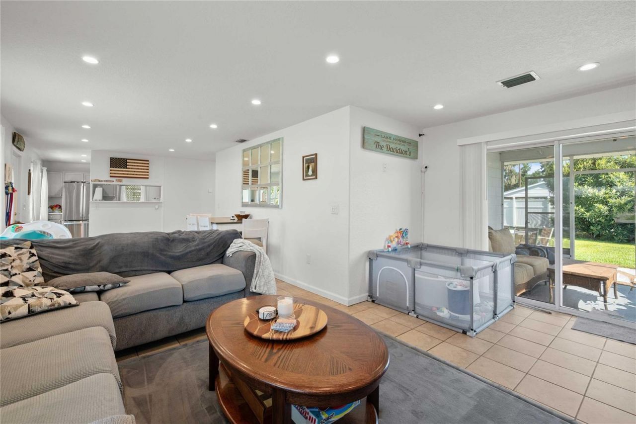 1056 Cr 463 , Lake Panasoffkee, FL 33538 Photo