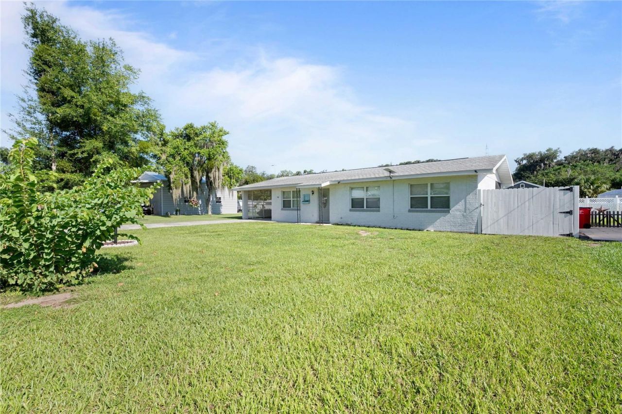 1056 Cr 463 , Lake Panasoffkee, FL 33538 Photo