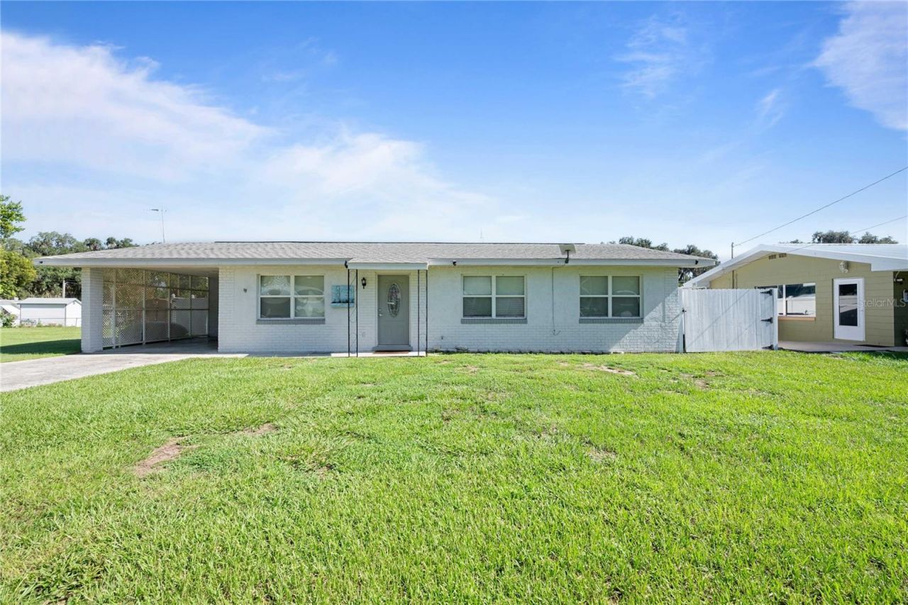 1056 Cr 463 , Lake Panasoffkee, FL 33538 Photo