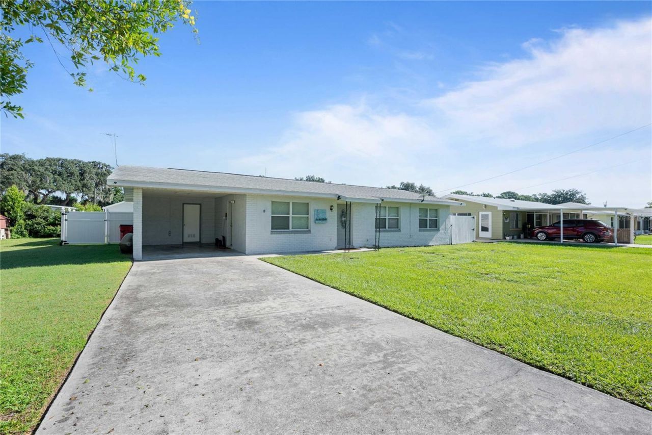 1056 Cr 463 , Lake Panasoffkee, FL 33538 Photo
