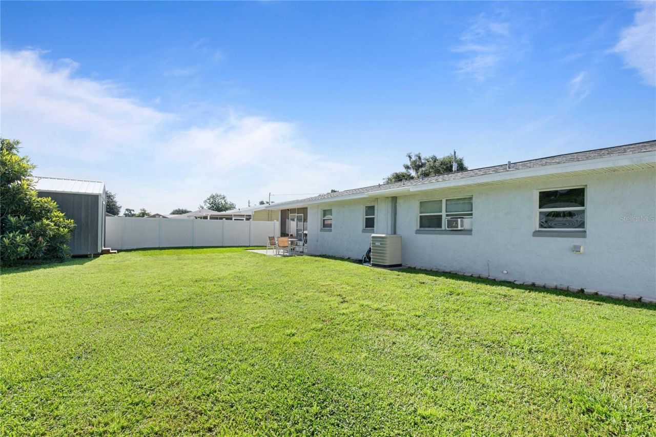 1056 Cr 463 , Lake Panasoffkee, FL 33538 Photo
