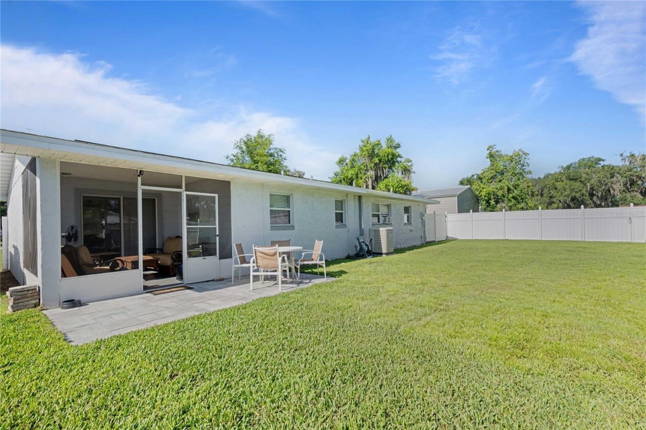 1056 Cr 463 , Lake Panasoffkee, FL 33538 Photo