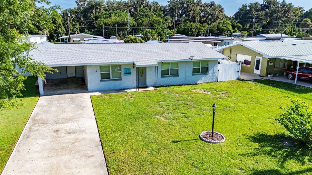 1056 Cr 463 , Lake Panasoffkee, FL 33538 Photo