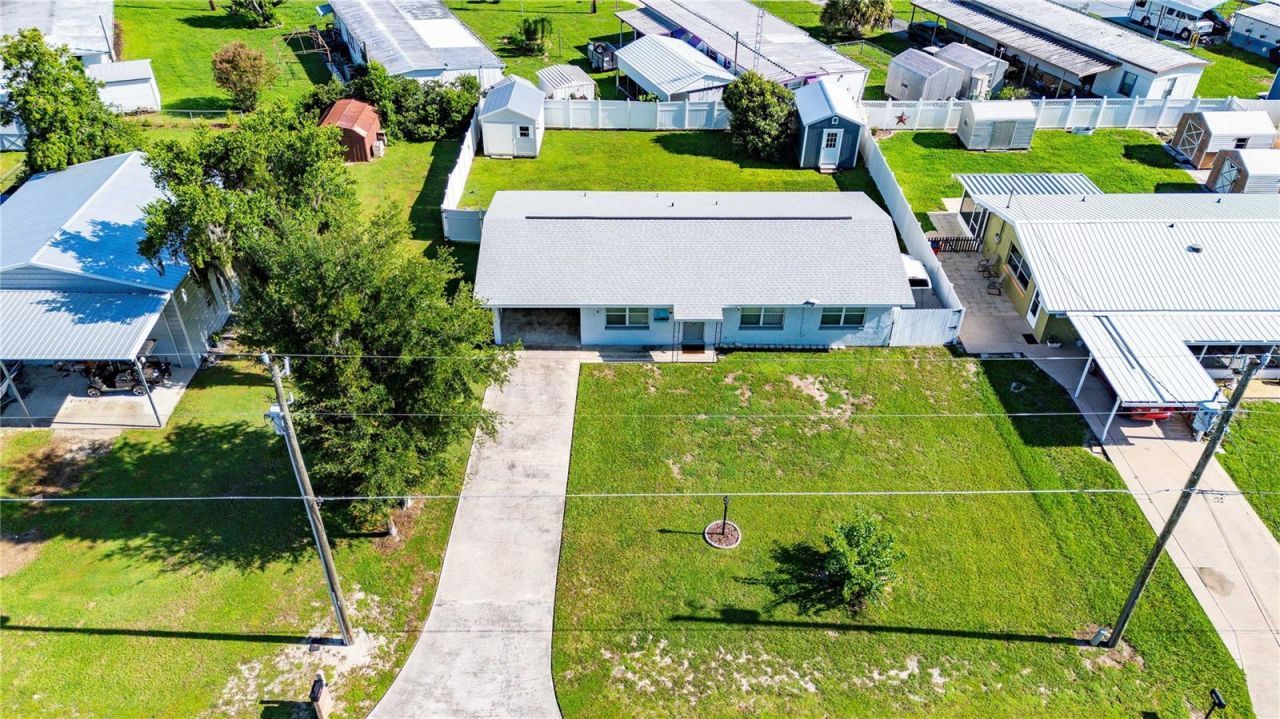1056 Cr 463 , Lake Panasoffkee, FL 33538 Photo