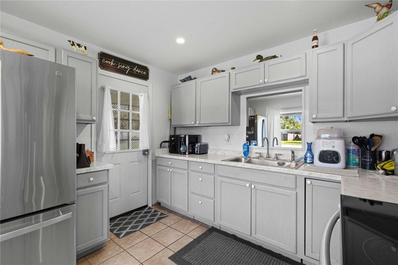 1056 Cr 463 , Lake Panasoffkee, FL 33538 Photo