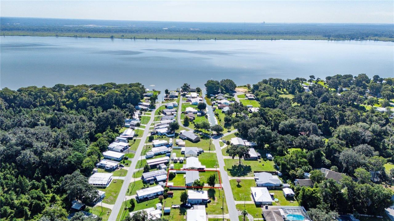 1056 Cr 463 , Lake Panasoffkee, FL 33538 Photo