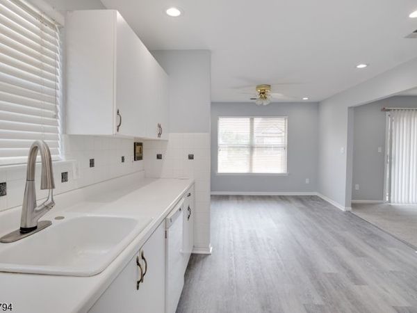 8 Millie Ln, East Hanover, NJ 07936