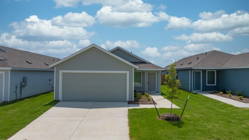 221 Poplar Place, Wilmer, TX 75141 Main Photo
