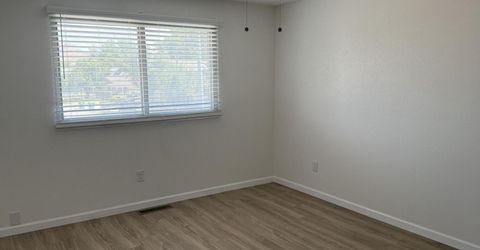 580 E Huffaker Lane, Reno, NV 89511 Photo