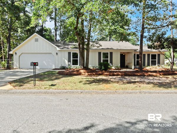 100 Beechwood Cir, Daphne, AL 36526