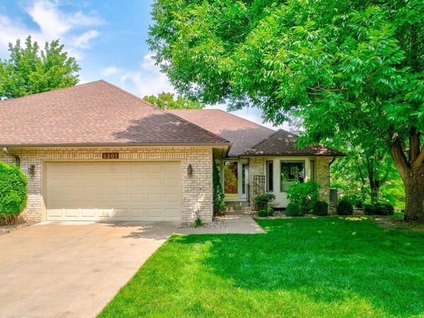 2201 Ferris Lane, Roseville, MN 55113