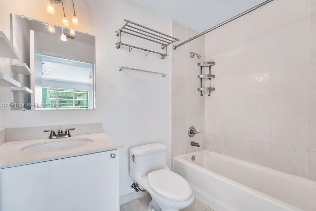 60 SW 13th St , Unit 1402, Miami, FL 33130 Photo
