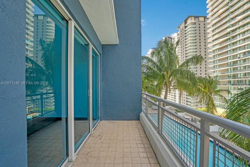 60 SW 13th St , Unit 1402, Miami, FL 33130 Photo