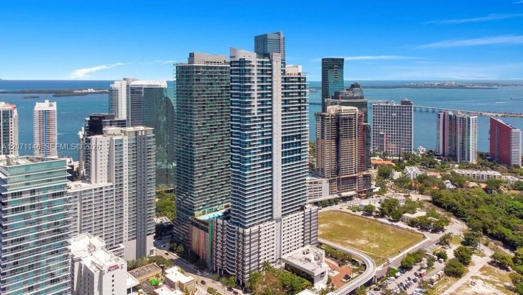 60 SW 13th St , Unit 1402, Miami, FL 33130 Photo