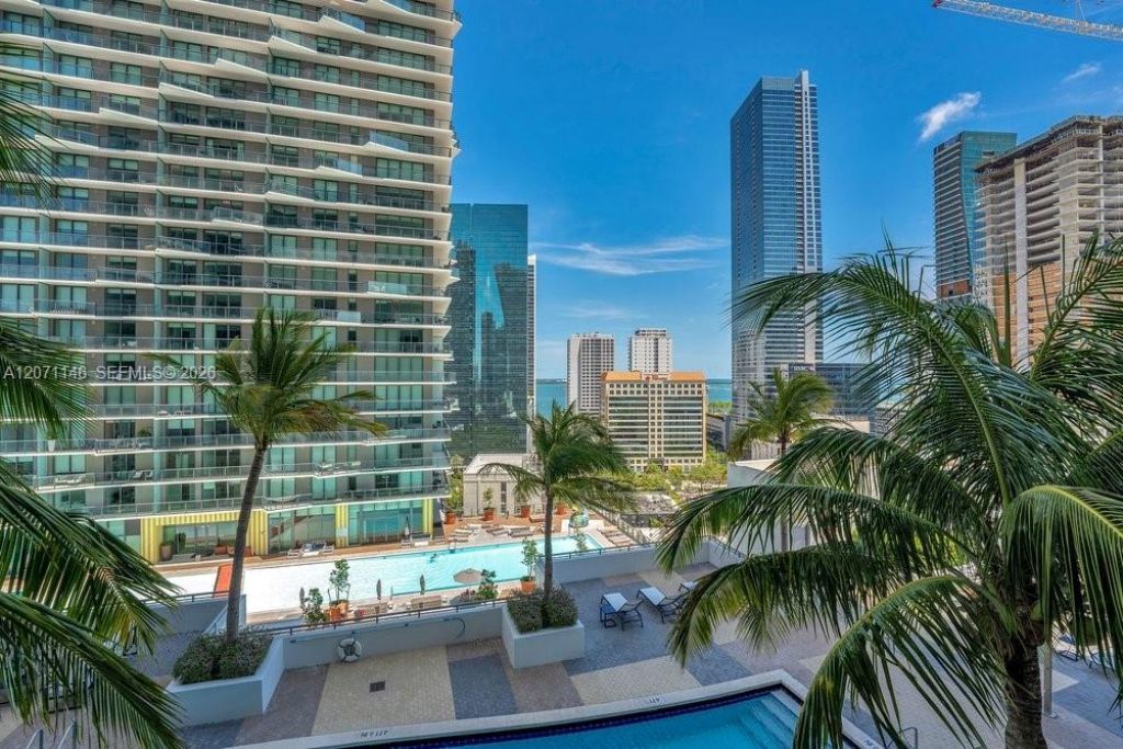 60 SW 13th St , Unit 1402, Miami, FL 33130 Photo
